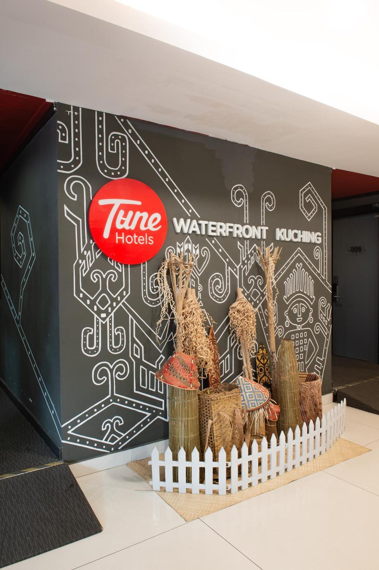 Tune Hotel - Waterfront Kuching Exterior photo