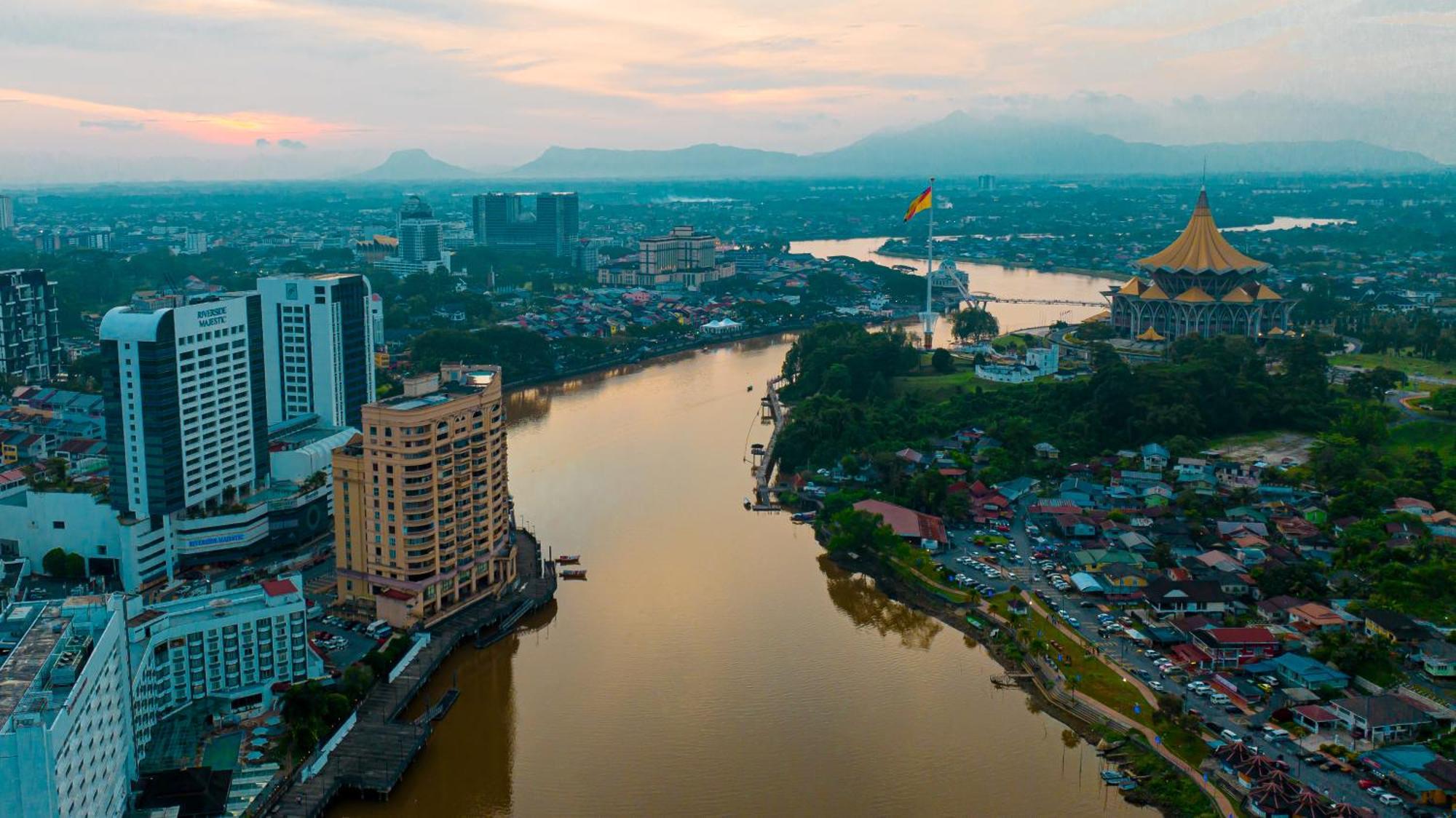 Tune Hotel - Waterfront Kuching Exterior photo