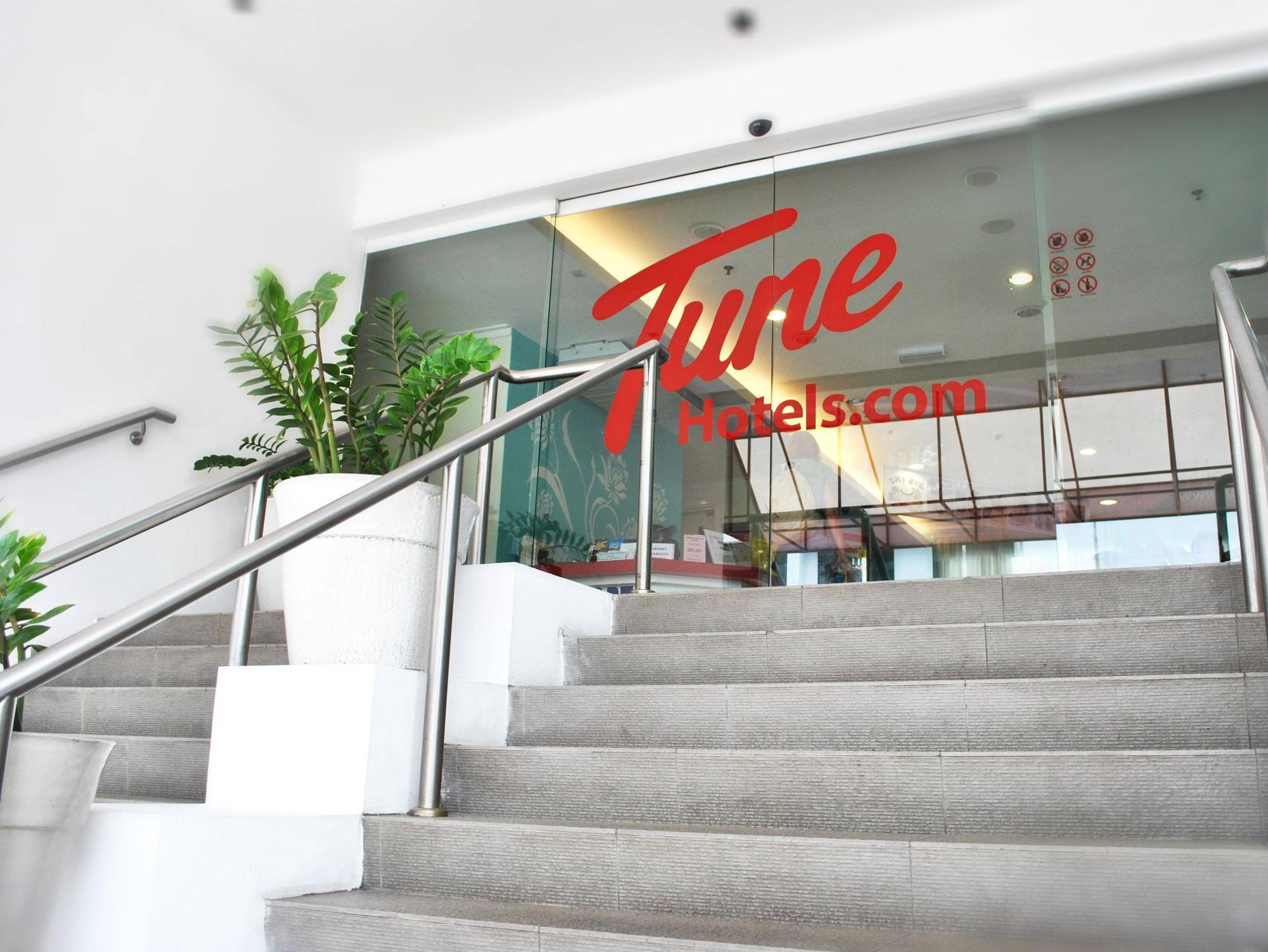 Tune Hotel - Waterfront Kuching Exterior photo